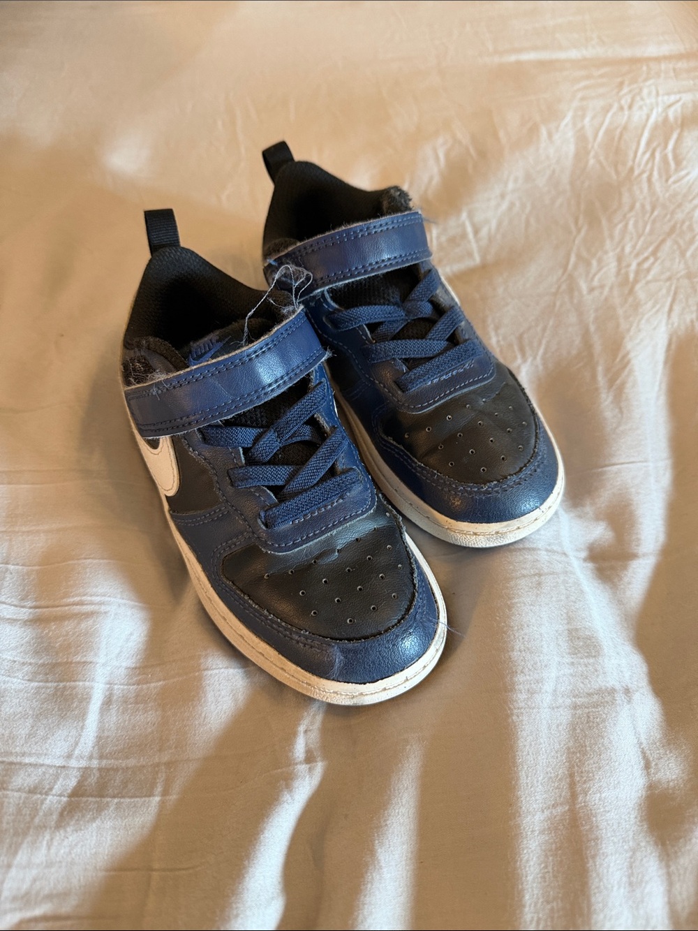 Nike Kids Navy and Black Hook-and-Loop Sneakers with White Swoosh
